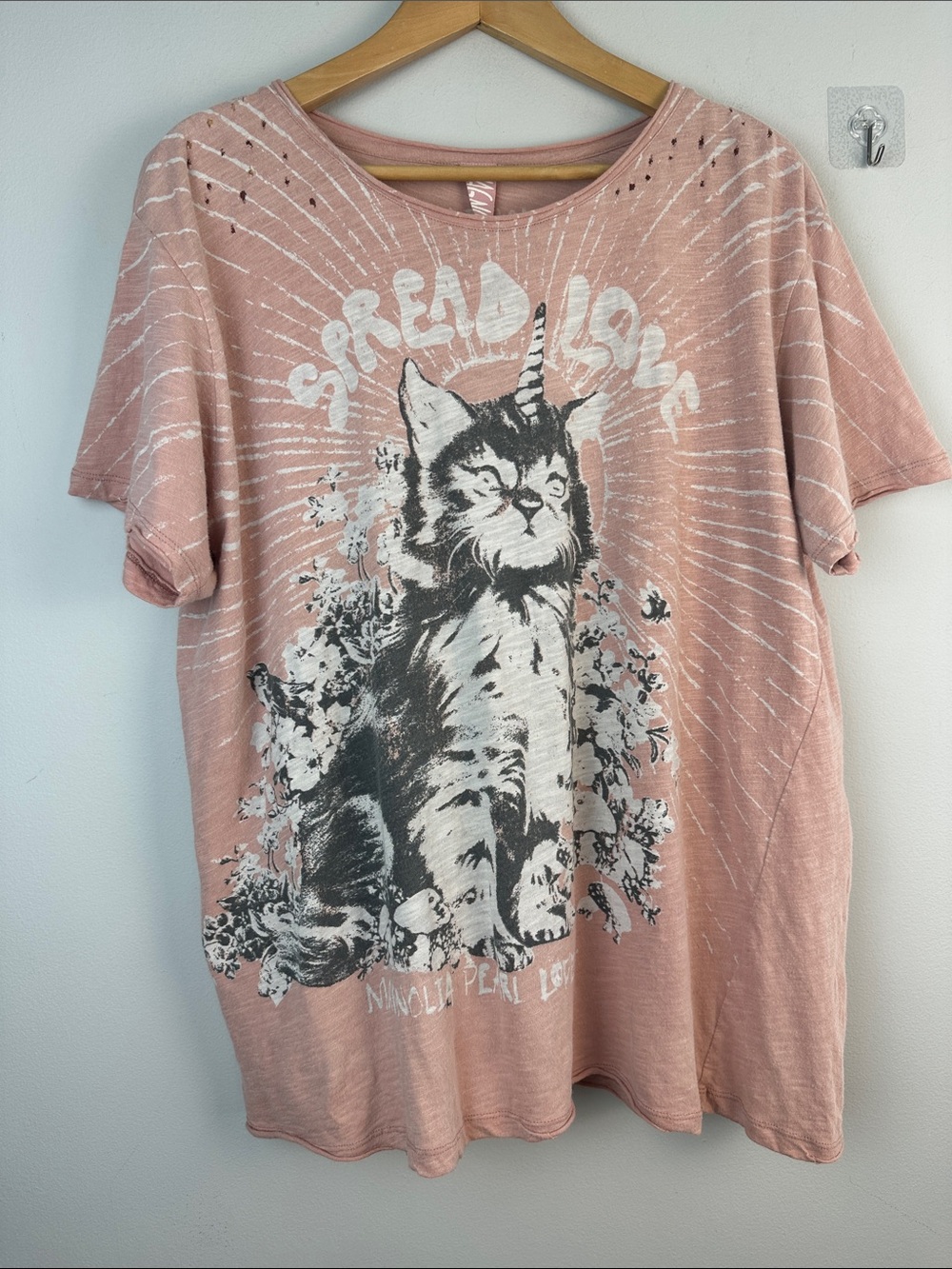 Magnolia Pearl Spread Love Cat Oversized Tee in Mollu Pink Distressed Cotton OS - Picture 2 of 16